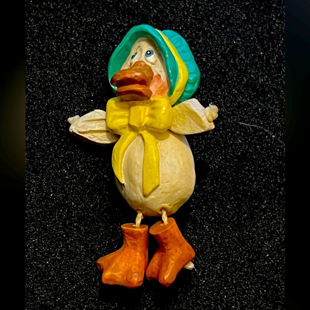 Mother goose Vintage Russ Brooch/Pin